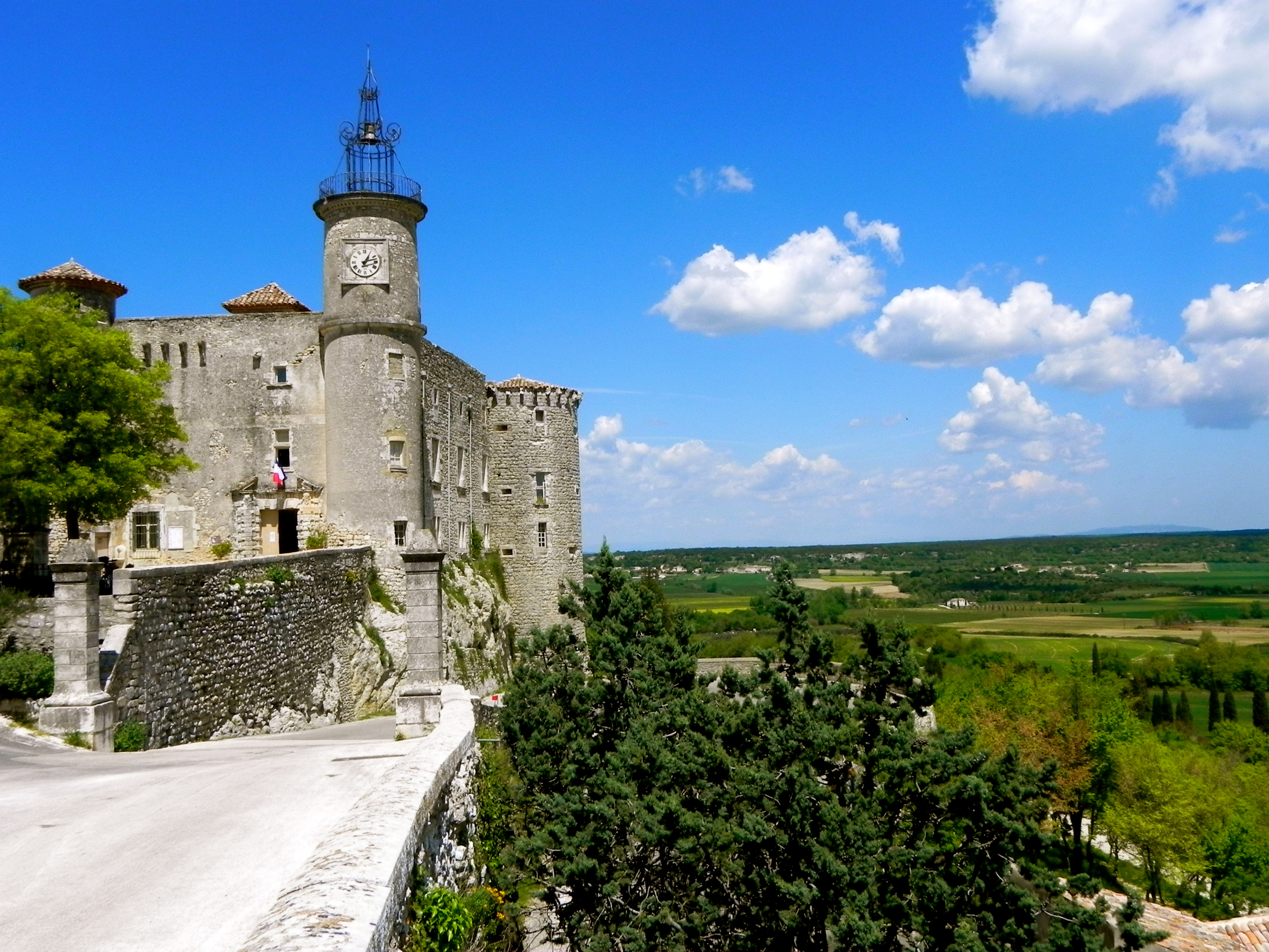 Le château de Lussan, Plus beau village de France.