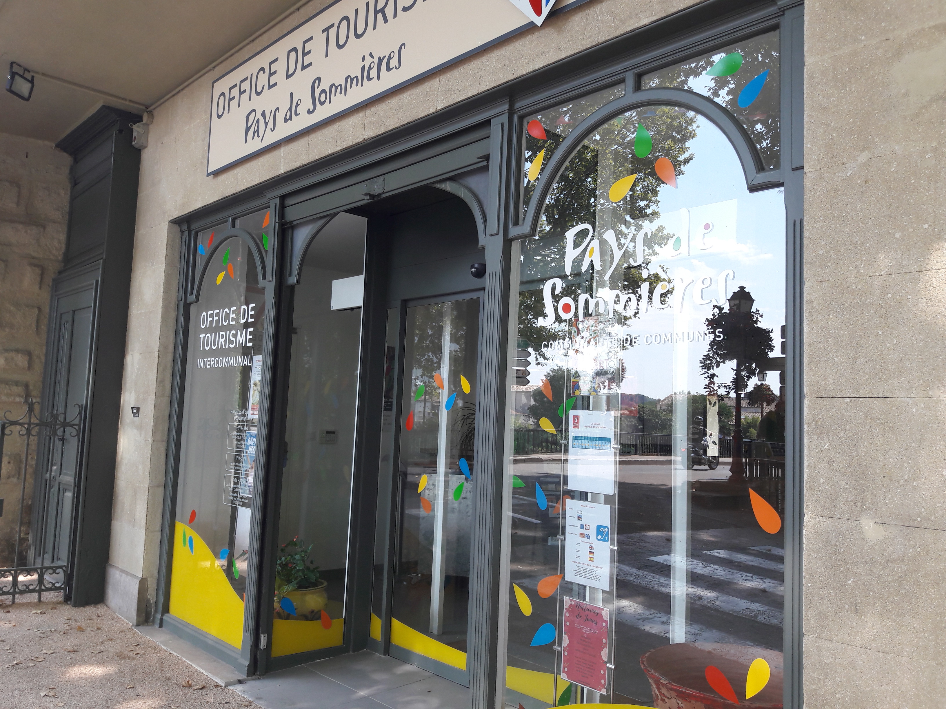 Entrée de l' Office de Tourisme