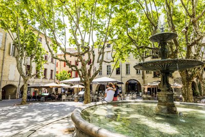 Place aux Herbes à Uzès