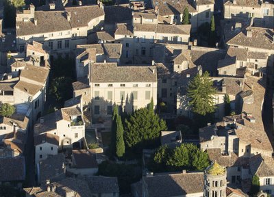 Uzès-vue-aerienne - hôtel des Consuls