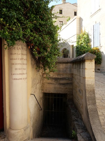 Fontaine Saint-Théodorit bas de la rue Saint-Théodorit