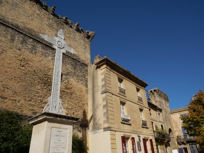 Tour des Escaravats et croix de mission