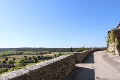 Rempart de Lussan et tournelles