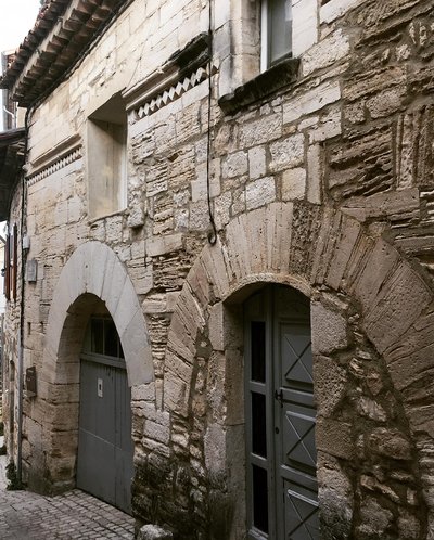 Rue des maisons romanes